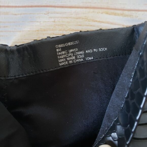 Steve Madden Crocodile Look Black Ankle Boots Booties Block Heel Women's Size 8M - Picture 11 of 15